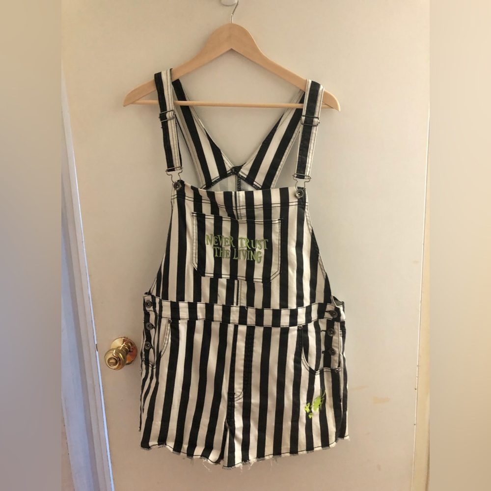Never trust the living shorterall size XL